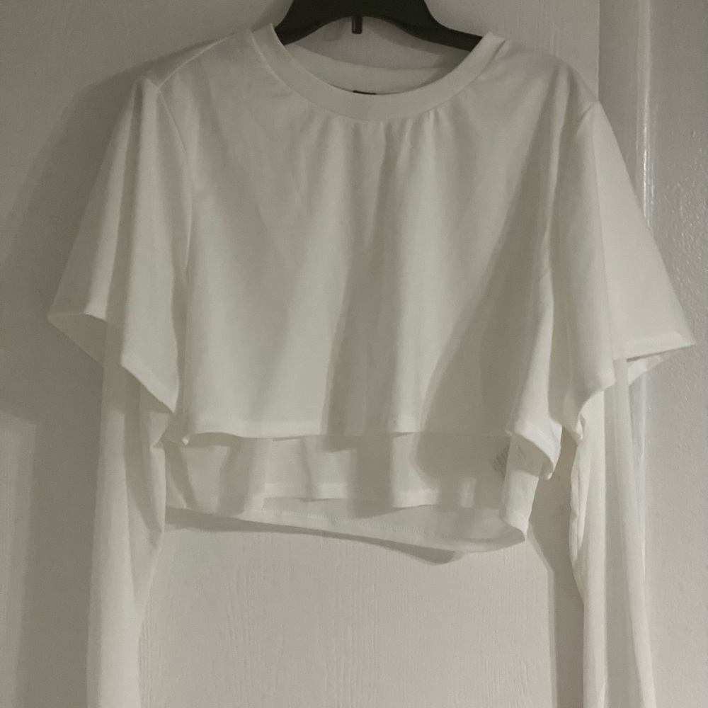 White crop top shirt